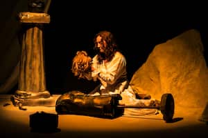 Obra: “Lady Macbeth”, del Teatro Esquina Latina. Versión libre a partir de la traducción de Macbeth de Enrique Buenaventura. Autor: William Shakespeare. Dramaturgia y dirección: Orlando Cajamarca.
Teatro Esquina Latina