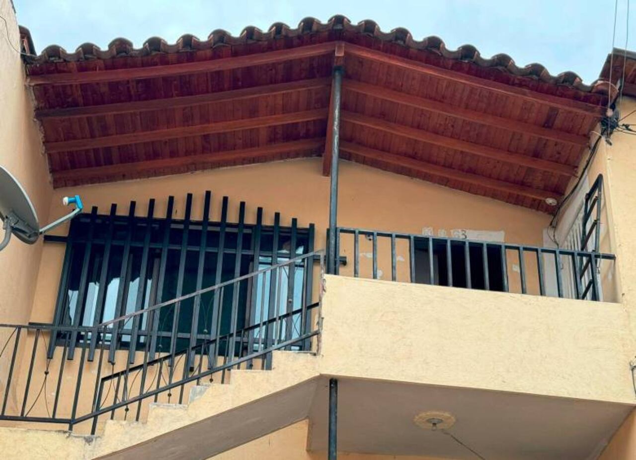Este es el apartamento en el que fueron hallados los cadáveres, en el barrio Belén La Gloria de Medellín.