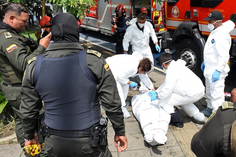 Las autoridades hicieron el levantamiento del cuerpo sin vida de una persona de sexo masculino en las aguas del Río Cali.