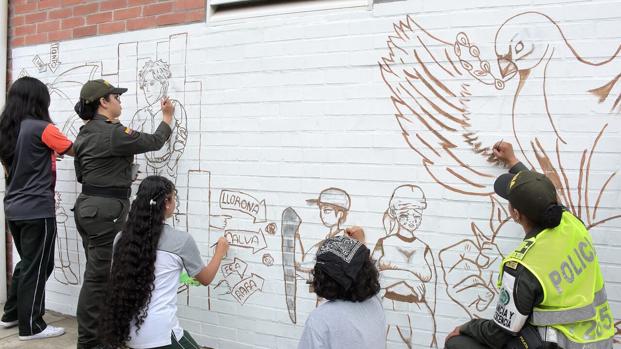 El Grupo de la Policía de Infancia y Adolescencia de la Metropolitana Santiago de Cali en compañía de los Estudiantes de la Institución Educativa Santa Cecilia, llevan a cabo la elaboración de un Mural, en la que representan el derecho a la No discriminación y en el que se encuentran participando del Concurso Latinoamericano Dejando Huellas.