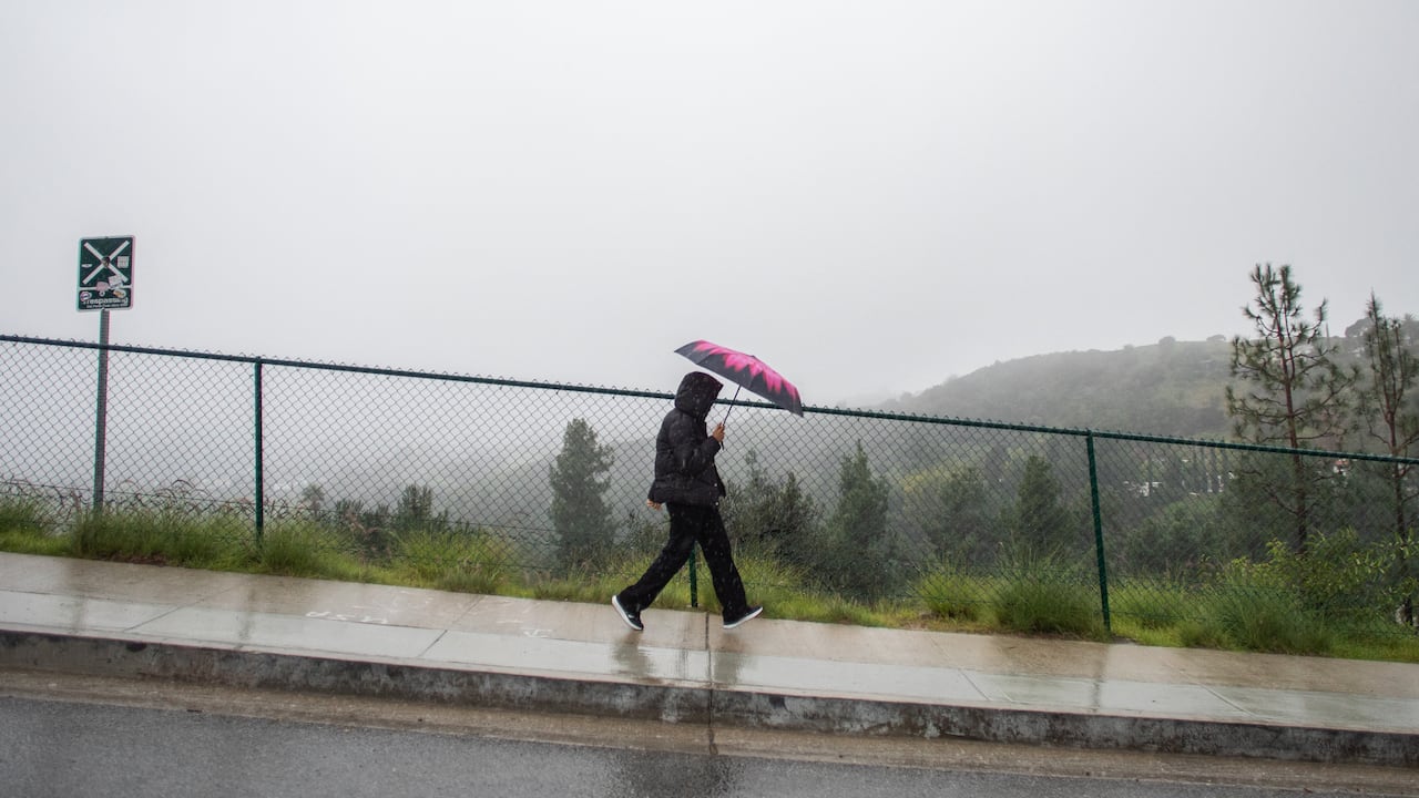 Auroridades del Sur de California están en máxima alerta por fuerte tormenta este 24 de diciembre. (Photo by Apu GOMES / AFP)