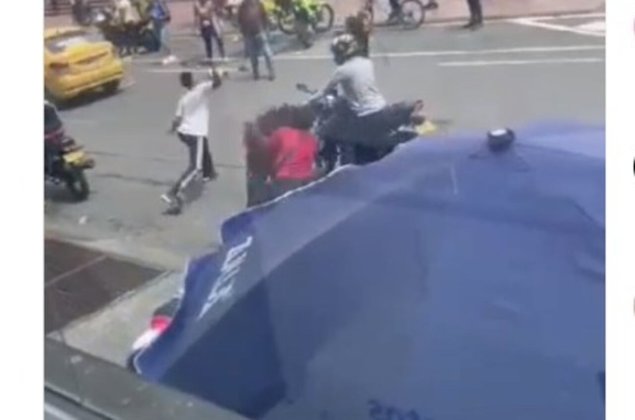 Son seis las personas involucradas en la pelea.