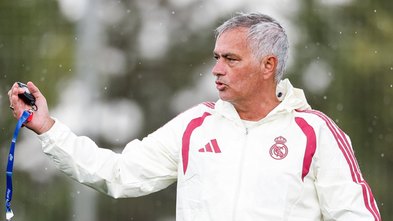 José Mourinho, director técnico del Real Madrid, durante un entrenamiento.