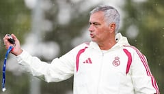 José Mourinho, director técnico del Real Madrid, durante un entrenamiento.