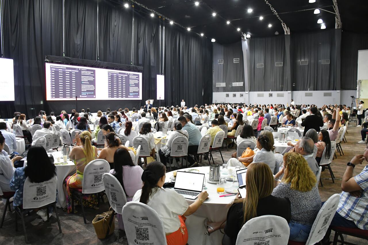 Bajo el lema de 'La nueva era de la transformación financiera, contable y empresarial se celebra la XII Cumbre Internacional para contadores públicos.