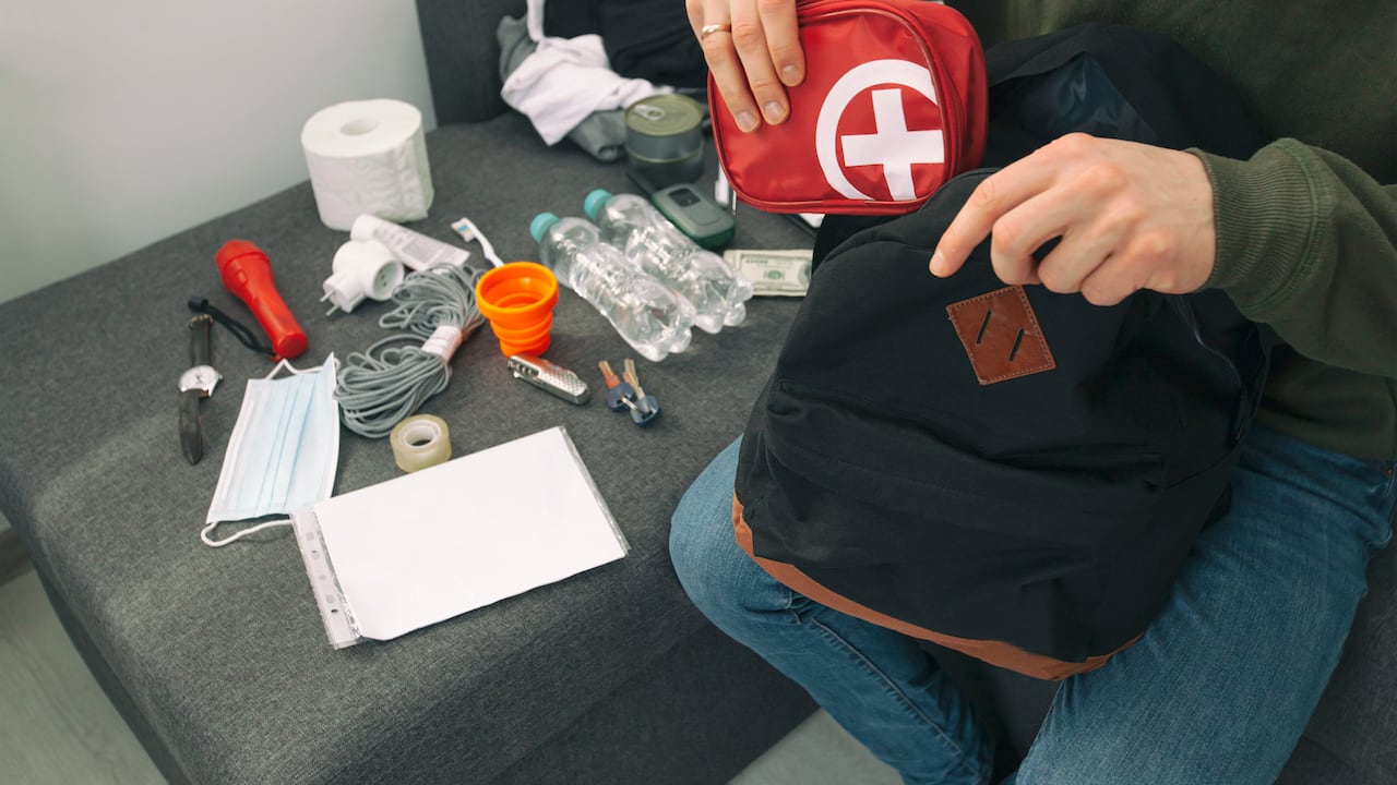 Es clave que las personas tenga un kit de emergencia a la mano.
