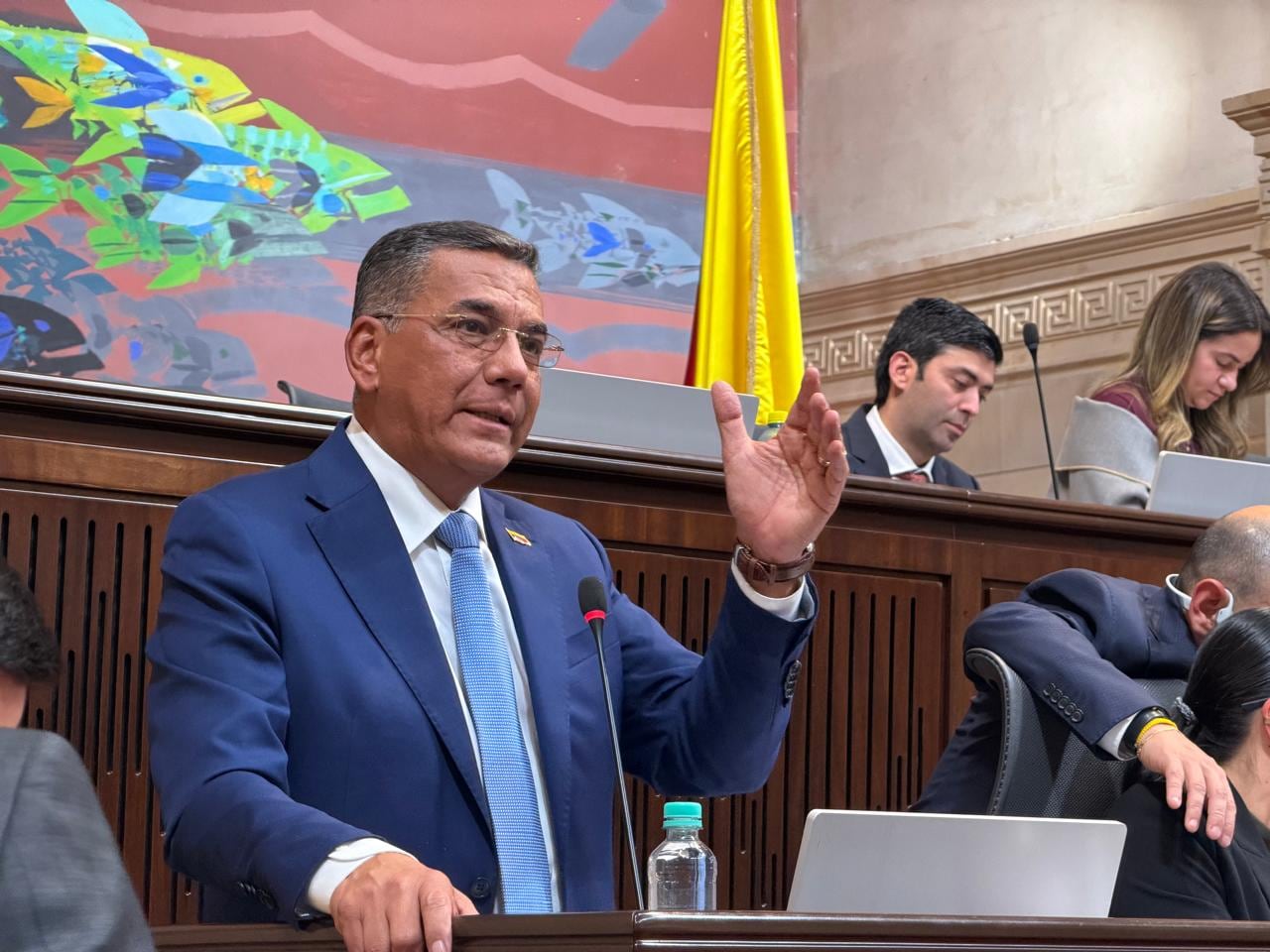 Jorge Mora, ministro de Defensa en la plenaria de la Cámara de Representantes.