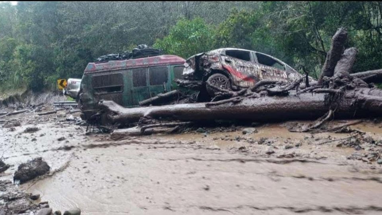 Los hechos se registraron cerca de 1:00 pm de este viernes 7 de marzo y al parecer, la avalancha sería consecuencia de las intensas lluvias que azotan en esta región del sur del país, informaron las autoridades.