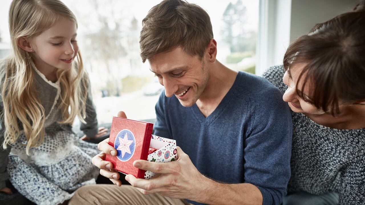 Con la IA como aliada, los hijos e hijas están explorando opciones innovadoras y emocionantes para celebrar la paternidad de una manera especial y significativa.