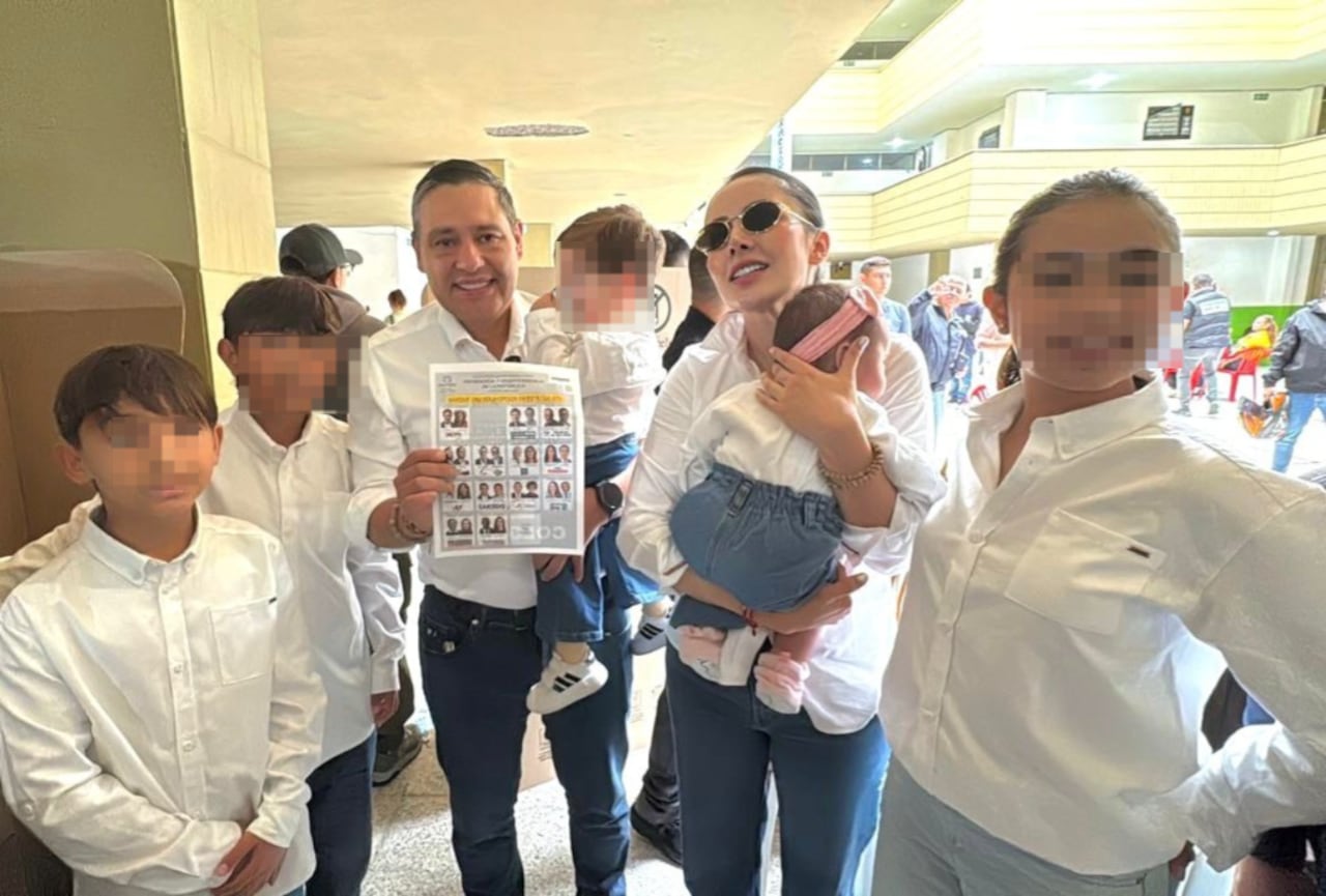El candidato a la presidencia Mauricio Lizcano ya ejerció su derecho al voto.