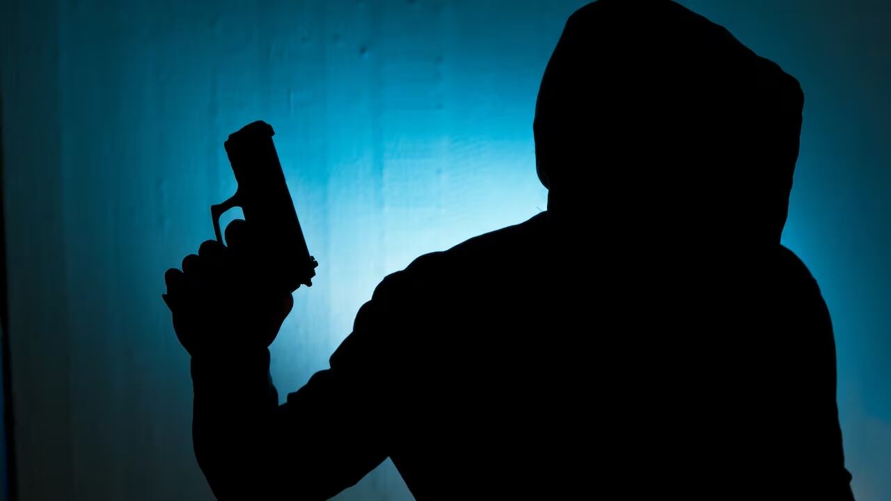 iban en moto y tenían casa por cárcel
La Policía logró capturar a una pareja responsable de múltiples robos en la ciudad, quienes además portaban un arma de fuego.