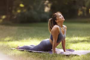 El Pilates ofrece técnicas de respiración y movimientos conscientes que nutren tanto el cuerpo como la mente.