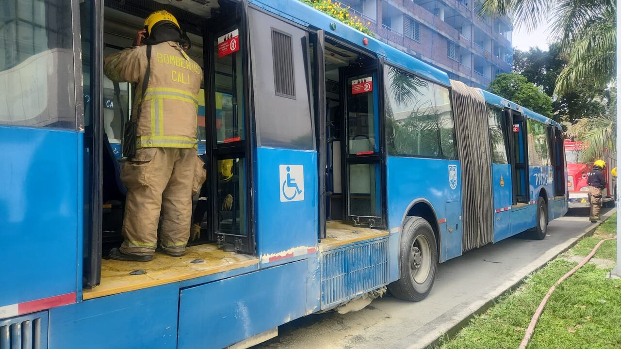 Emergencia en bus del MÍO: Movilidad reporta incendio y cierre en la Avenida Las Américas