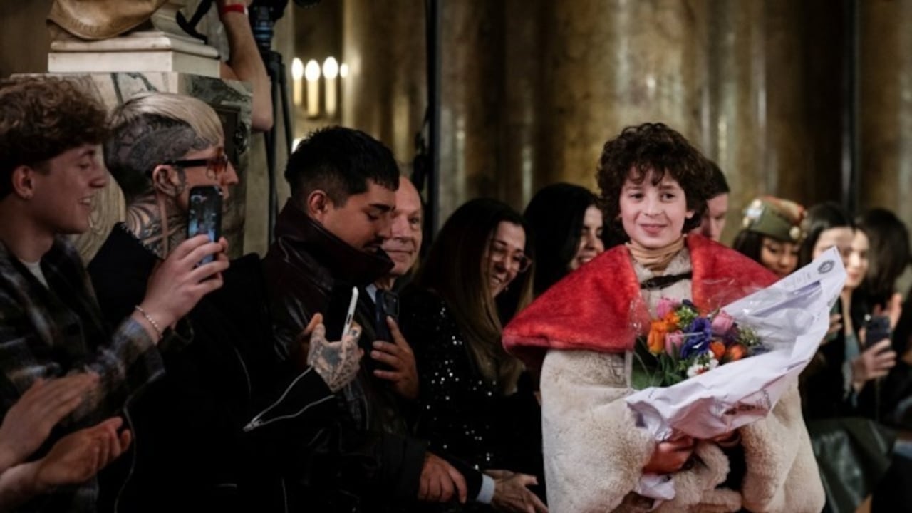 Max Alexander debutó en la Semana de la Moda de París.