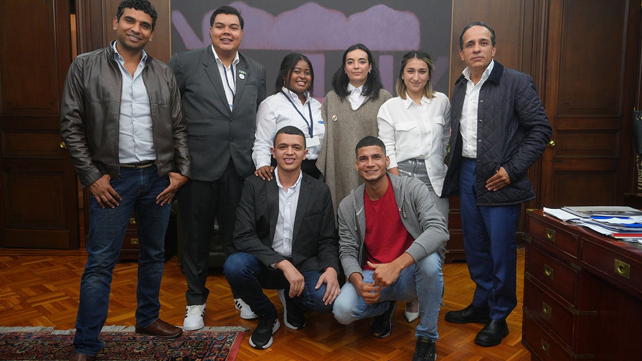 El Gobierno se reúne con los jóvenes.