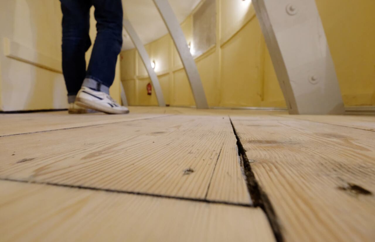 PRODUCTION - 23 August 2021, Saxony-Anhalt, Bad Lauchstädt: Wooden floorboards in a corridor of the Goethe Theater. The house is scheduled to reopen on 27 August 2021 after five years of renovation work. (to dpa: "With dawn and dusk - Historic Goethe Theater reopens") Photo: Sebastian Willnow/dpa-Zentralbild/dpa (Photo by Sebastian Willnow/picture alliance via Getty Images)