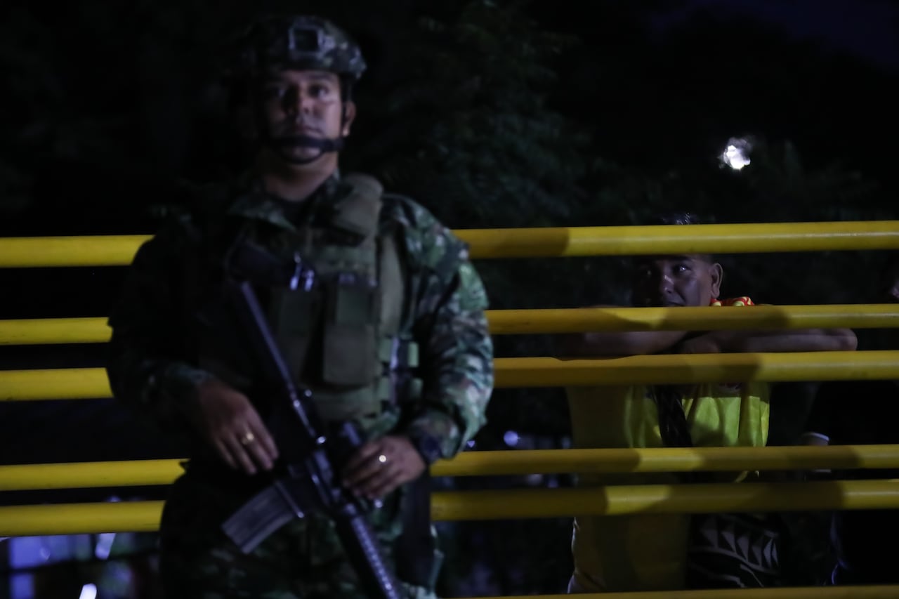 Dispositivo de seguridad Ejército Nacional, en el puente internacional Francisco de Paula Santander, en Cúcuta Norte de Santander.