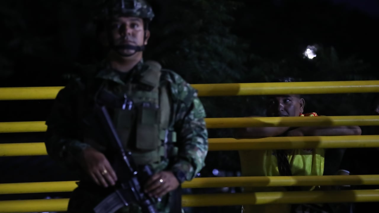 Dispositivo de seguridad Ejército Nacional, en el puente internacional Francisco de Paula Santander, en Cúcuta Norte de Santander.