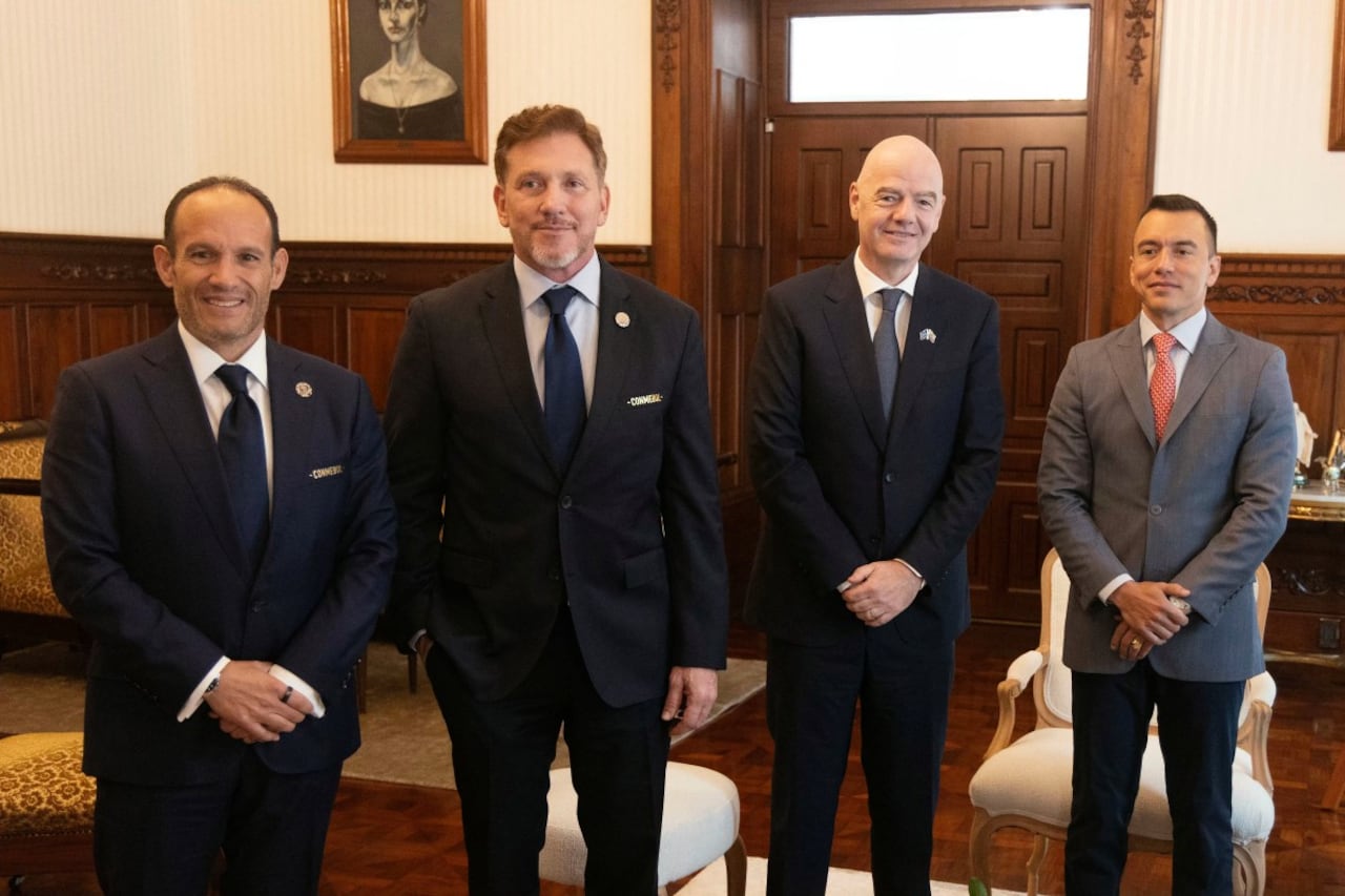 Dirigentes de la FIFA, Conmebol y el presidente de Ecuador
