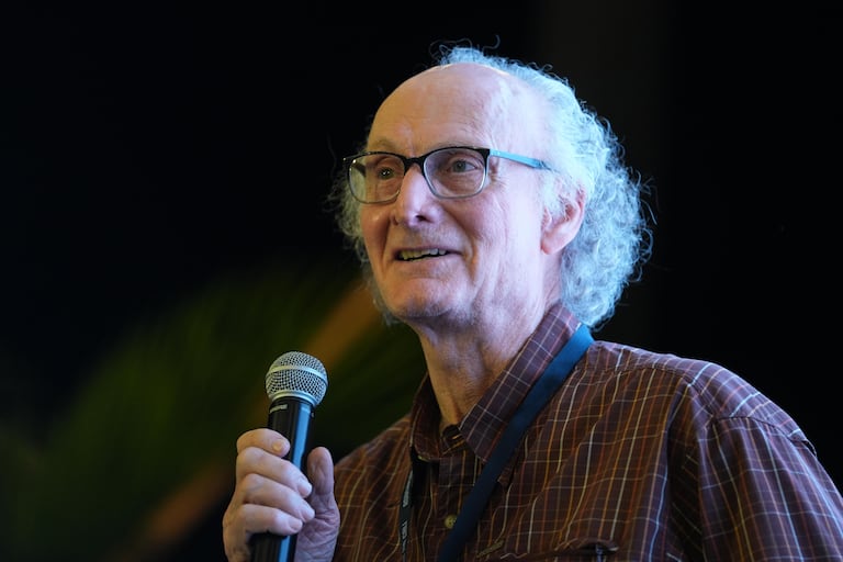 Steve Hilty, creador de la primera guía de aves de Colombia.