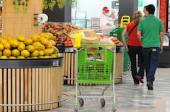 Cali: Precios de alimentos siguen altos en Cali, amas de casa perciben que el costo de la canasta familiar no baja, la inflación baja pero lento. Foto José L Guzmán. El País