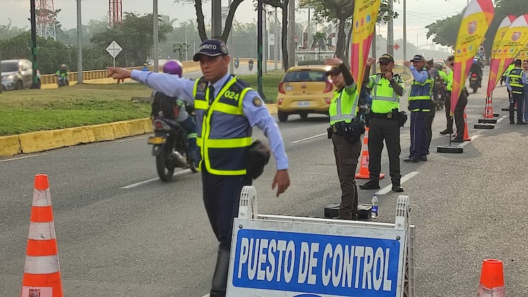 Operación éxodo semana santa 2026 puesto de control tránsito y transportes policía Cali