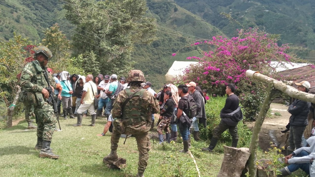 Las disidencias de las Farc obligan a los campesinos de la zona rural de La Plata, Huila, a expulsar al Ejército, para evitar así que tomen el control de este territorio.