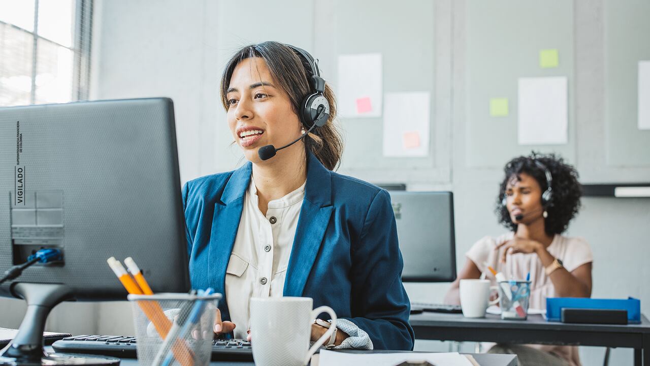 Cómo contactar a un asesor de Servibanca.