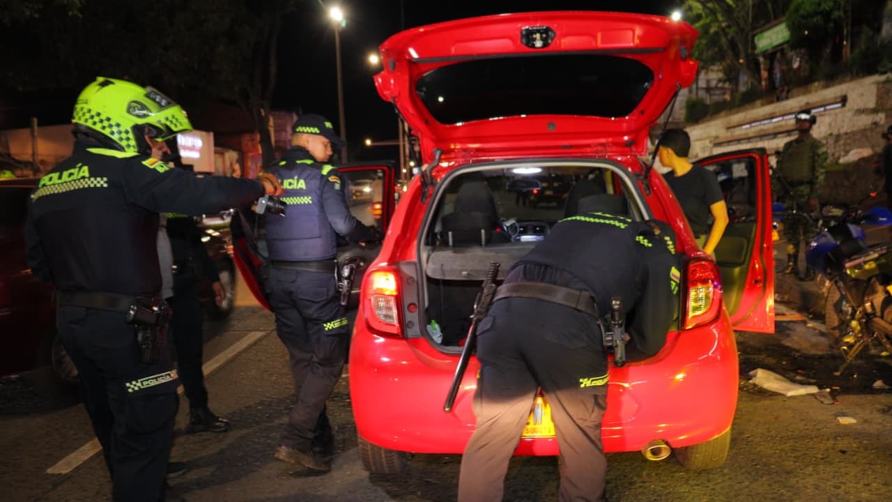 Operativos nocturnos en Cali: alcalde Eder lideró controles de la Fuerza Pública tras atentado en el Batallón Pichincha
