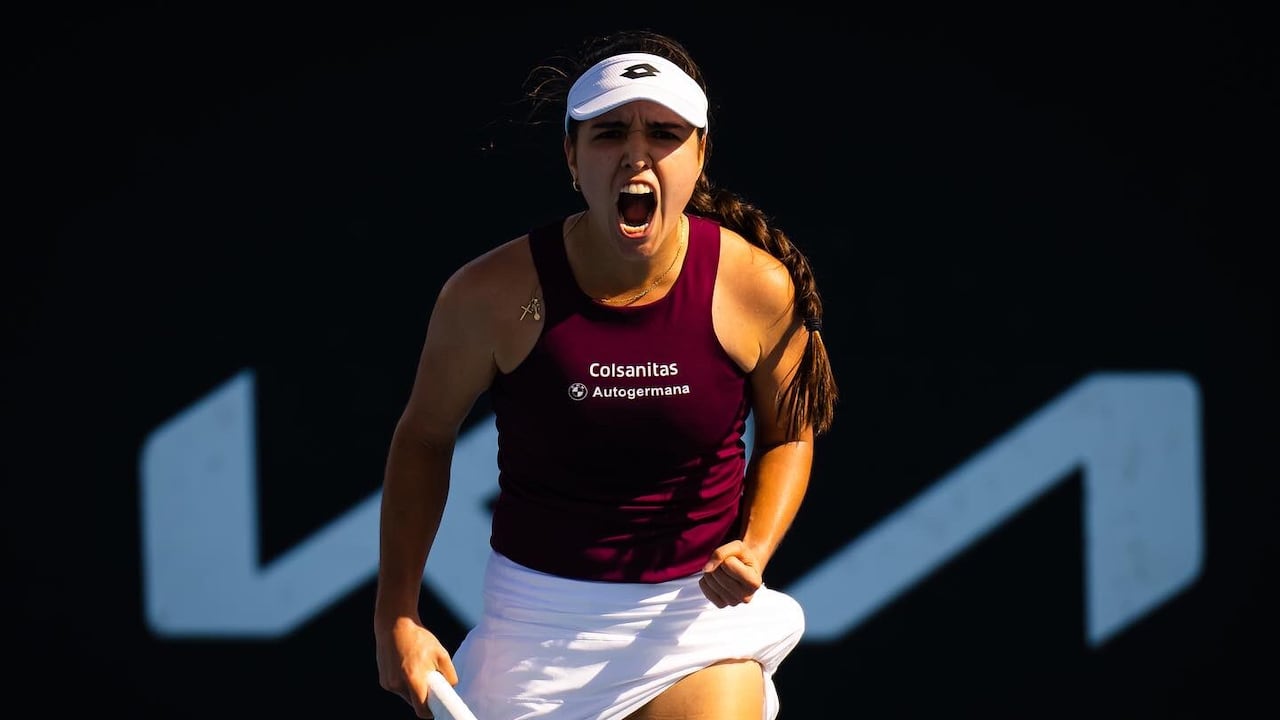 María Camila Osorio, tenista colombiana, celebra su victoria en la primera ronda del Australian Open 2023.