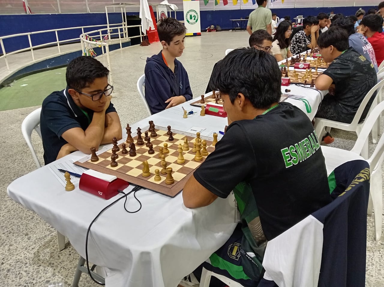 Imagen de varios participantes del Sudamericano de la Juventud de Ajedrez en Cali.