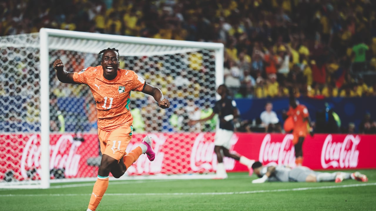 Yan Diomande (#11 de Costa de Marfil) celebra el gol de Amad Diallo contra Ecuador, en el partido del Grupo E de la Copa Mundial de la FIFA 2026.