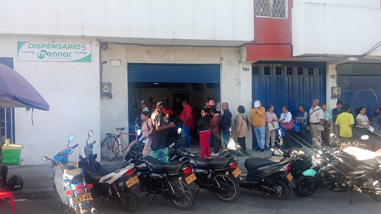 La comunidad denuncia que fórmulas previamente autorizadas y marcadas como pendientes están siendo retiradas del sistema, dejando a los pacientes crónicos sin sus suministros permanentes y con el riesgo de un deterioro en su salud.