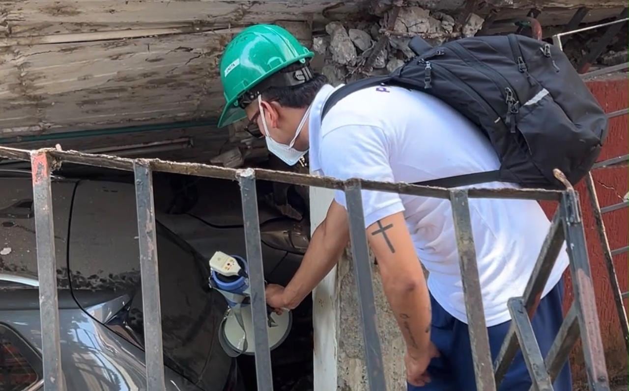 La maquinaria especializada ingresó a la Unidad Residencial Guadalupe para comenzar el proceso de demolición mecánica controlada.