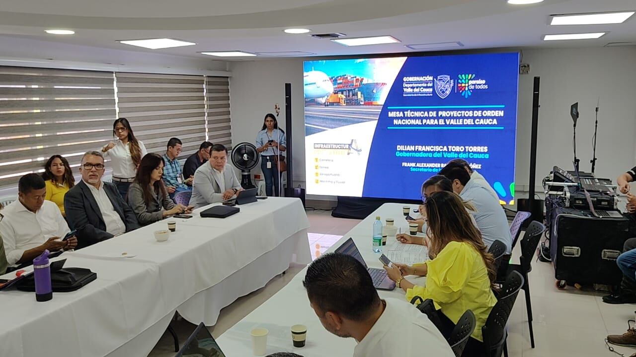 Durante la jornada se revisaron proyectos viales, ferroviarios, portuarios y aeroportuarios del Valle.