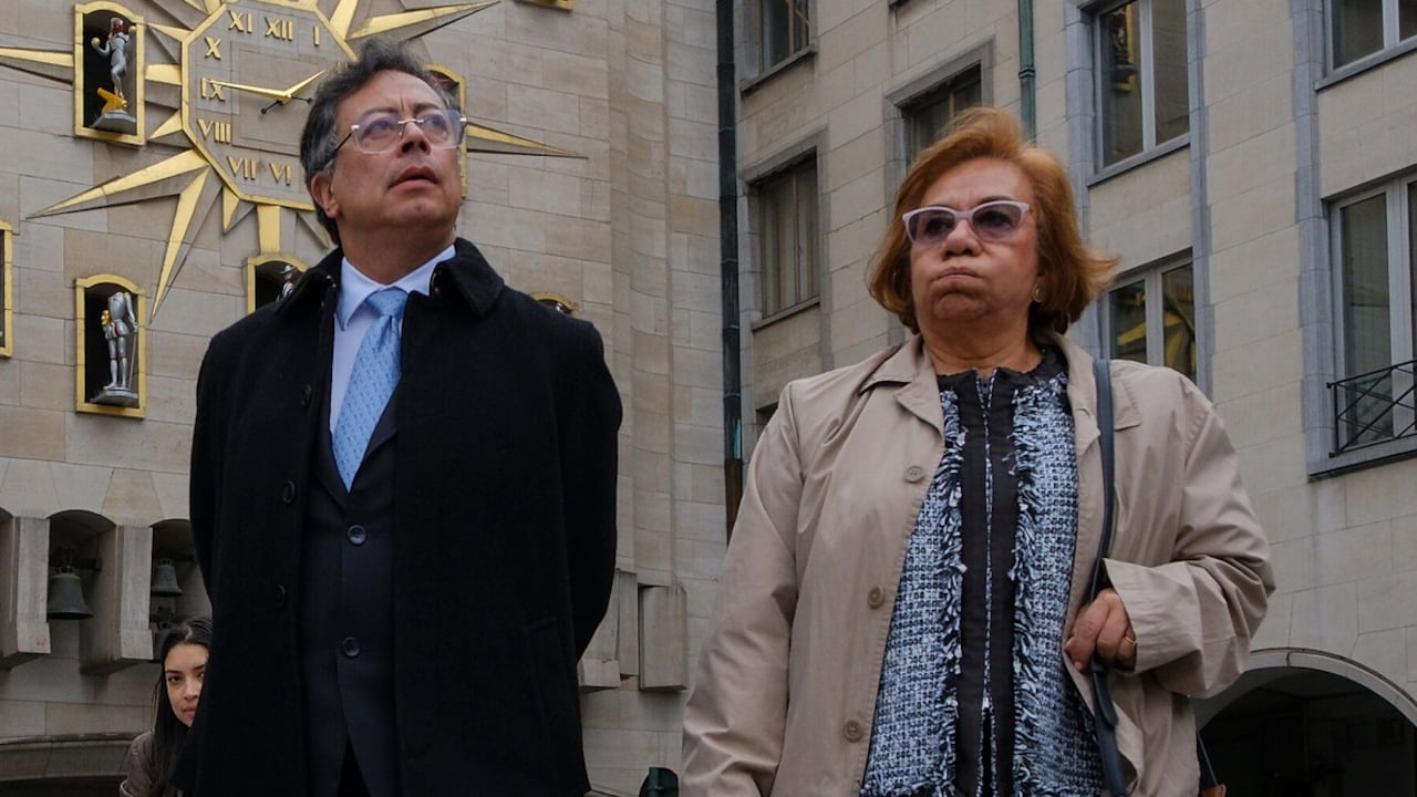 El presidente, Gustavo Petro, el 10 de octubre de 2025 en Bruselas (Bélgica). Estuvo acompañado por la canciller colombiana, Rosa Yolanda Villavicencio, y por el embajador de Colombia en Bruselas, Daniel Prado Albarracín