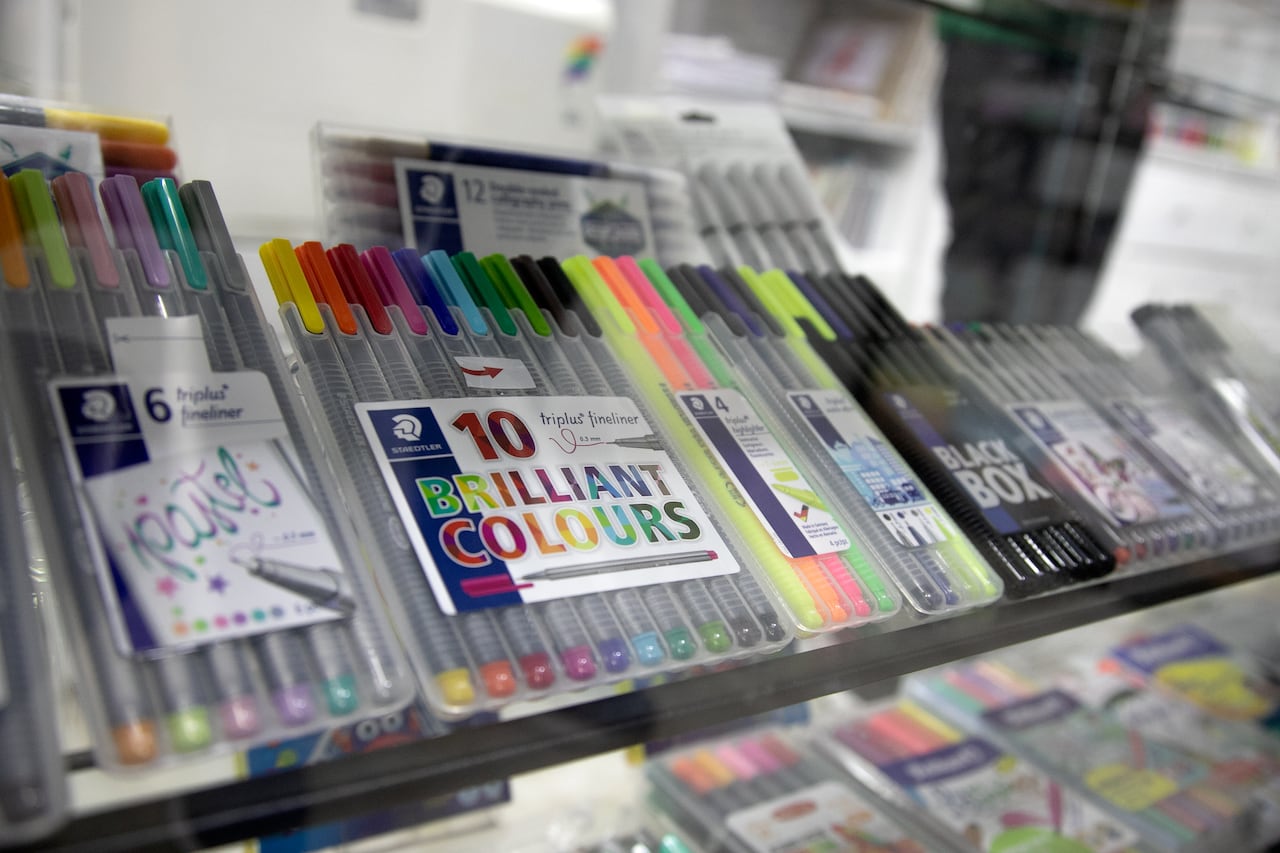 JUAN DIEGO ALVIRA Utiles escolares, san victorino