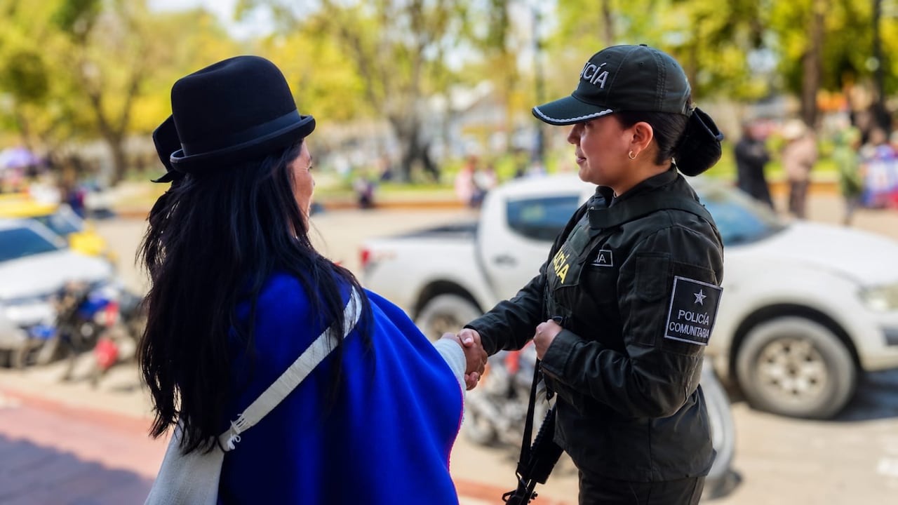 Patrullajes conjuntos entre la Policía Nacional y el Ejército Nacional recorren las zonas rurales y urbanas de los municipios caucanos, en una estrategia articulada que busca anticiparse a los riesgos y responder oportunamente ante cualquier eventualidad que afecte la convivencia.