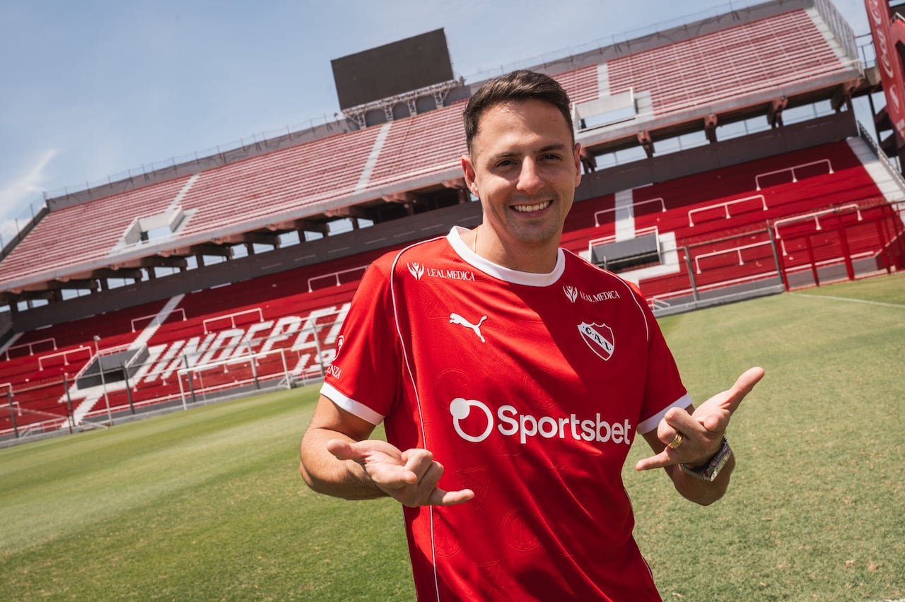 Santiago Arias ya luce los colores del Independiente de Avellaneda.