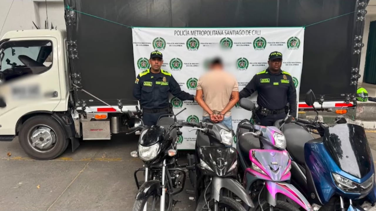 El conductor del camión fue capturado y puesto a disposición de la Fiscalía, junto con el vehículo de carga y las motocicletas recuperadas durante el procedimiento.