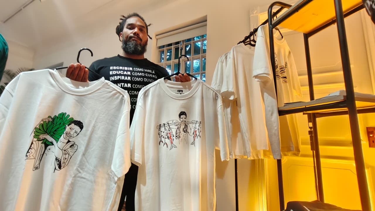 @basicoperonitido_ (así están en instagram) exalta en sus camisetas la cultura afro y sus representantes: desde el pescador y el campesino hasta el maestro, la cantadora y el historiador.