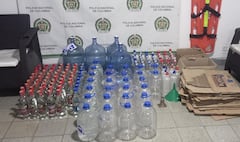 Licor adulterado que fue decomisado en Guacarí.