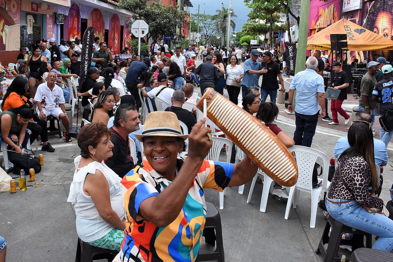 La ‘profe’ Patricia Fajardo invita a caleños y turistas a reconocer el corazón histórico de Cali, donde se ofrece una variada programación cultural y salsera.