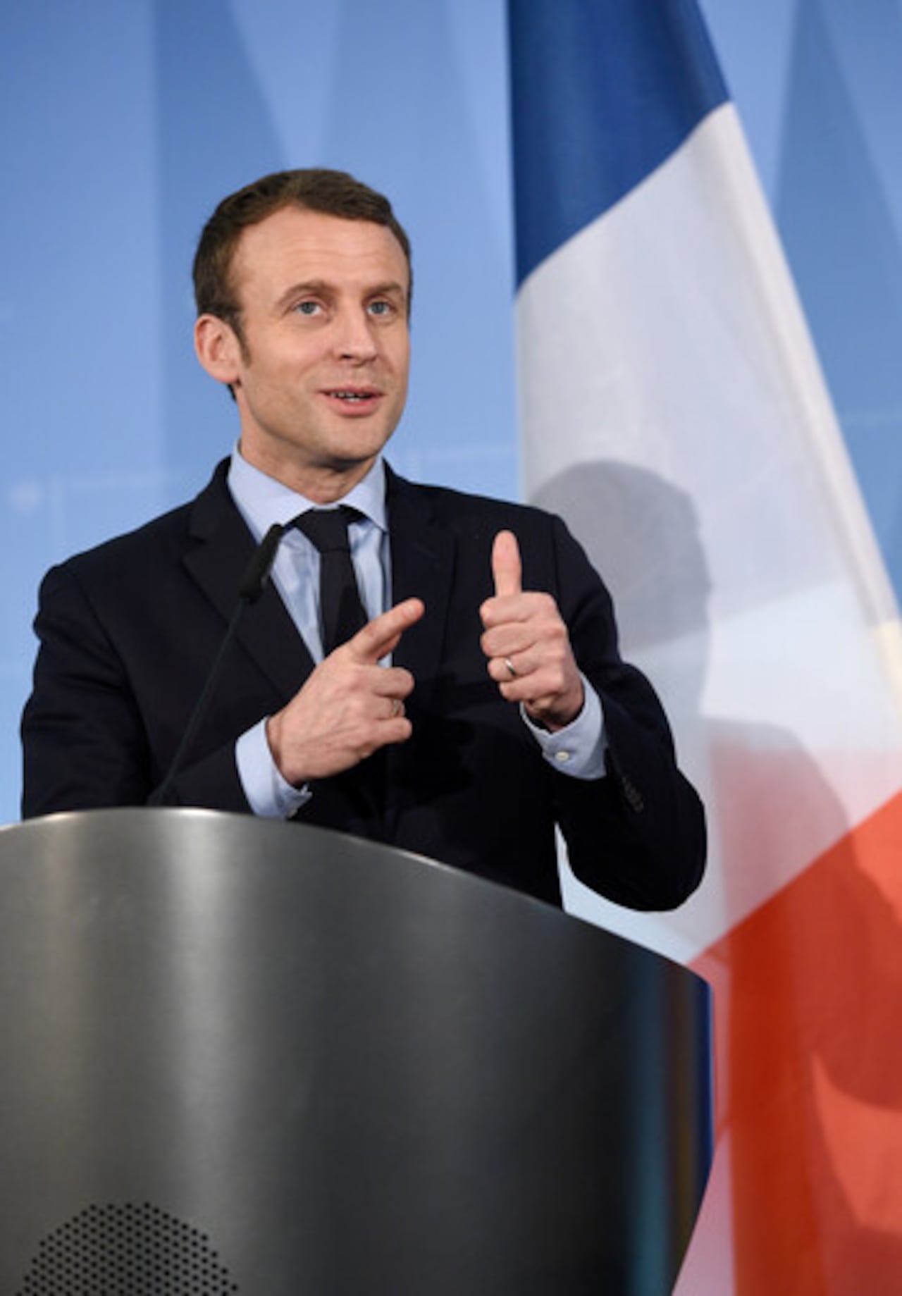 El Mandatario francés anuncia impuestos a vehículos chinos.