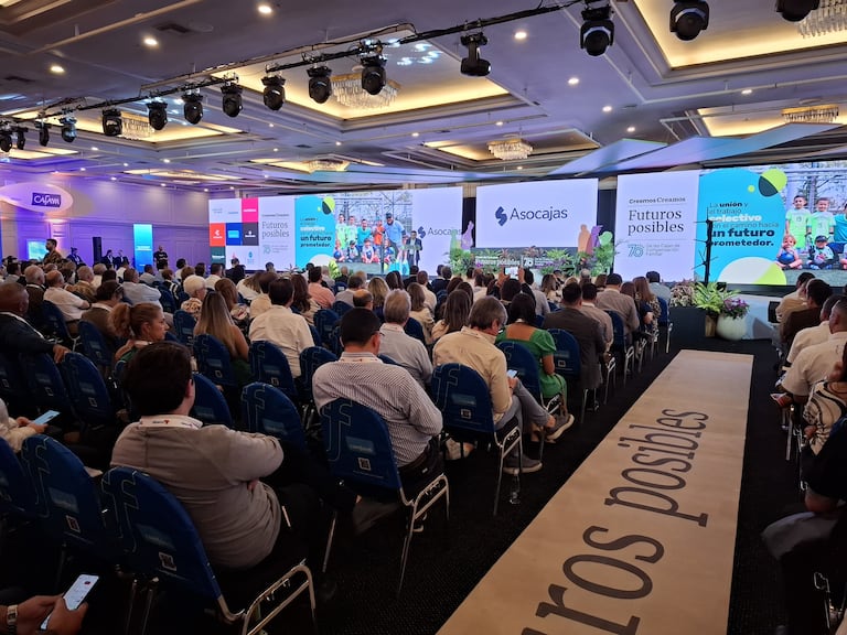 Congreso de Asocajas.