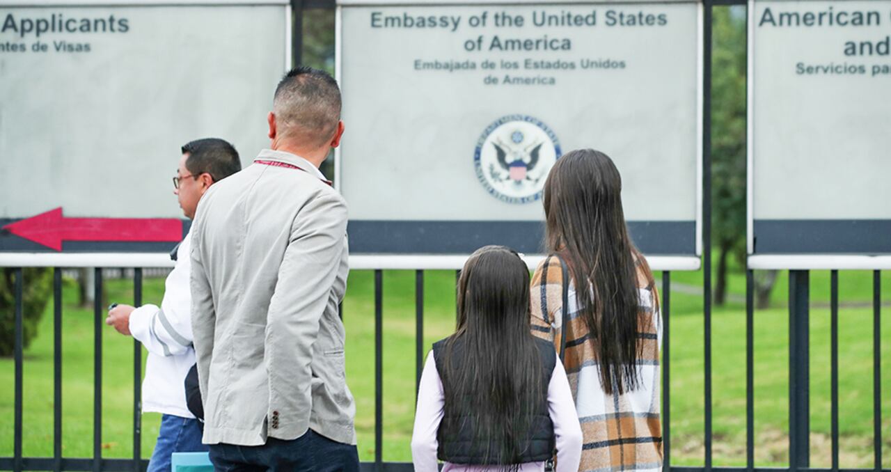 Los colombianos temen que, en medio de la tensión entre Colombia y Estados Unidos, las visas sean cada vez más complejas de obtener.