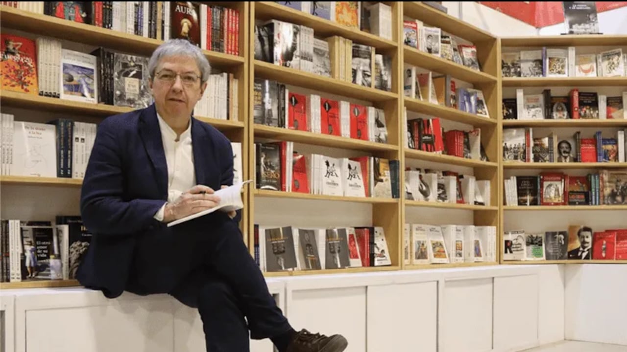 El escritor mexicano es el nuevo ganador del Premio Alfaguara de Novela 2026.