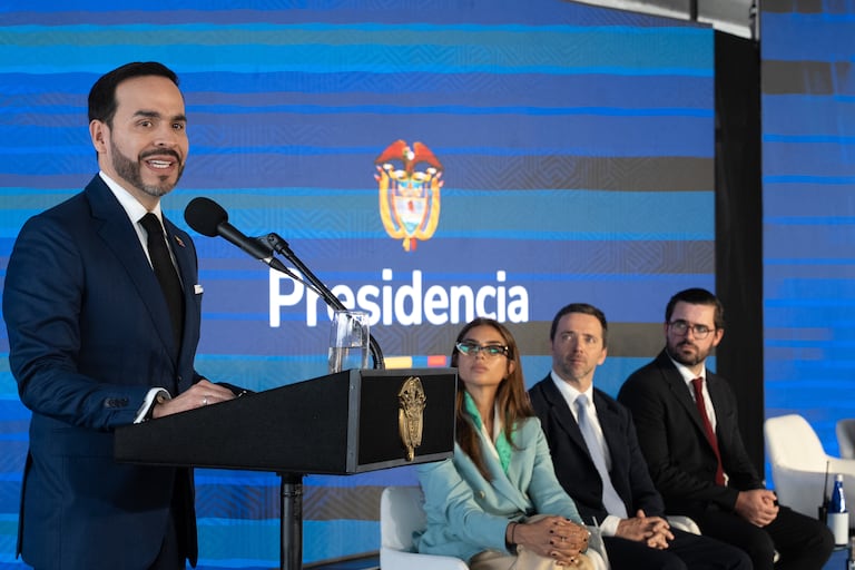 La Nación pondrá al servicio de las ciudades y sus Alcaldías toda su capacidad financiera, técnica e institucional para sacar adelante los grandes proyectos de infraestructura que se necesitan para mejorar la calidad de vida de sus habitantes, reiteró este miércoles el Presidente de la República, Abelardo De La Espriella.