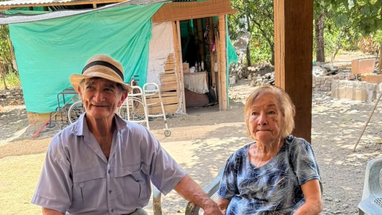 Afectados por problemas de ceguera, afecciones cardíacas y azúcar, los dos ancianos recibieron atención médica durante la jornada de apoyo parroquial