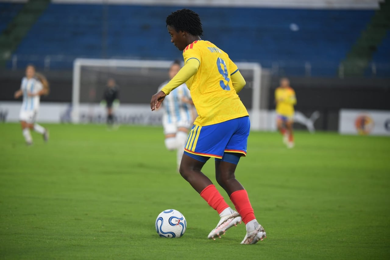 En un duelo intenso, Colombia igualó a dos goles con Argentina durante la fase de grupos del torneo Conmebol Femenino Sub-17 en Asunción.